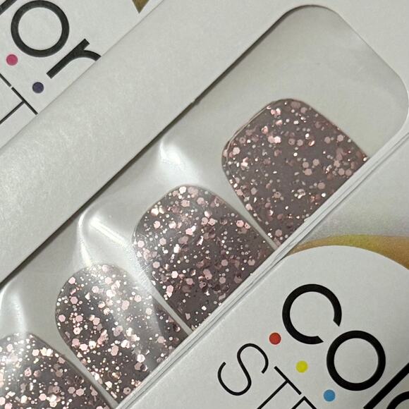 New Color Street “Capitol Hill” Neutral Grey-Purple Topped With Pink Nail Strips - Picture 1 of 1